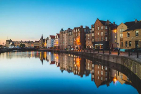 Pass the Keys Superb 1Bed Apt with Private Balcony on the Shore
